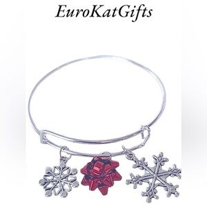PRETTY Silver Bangle Charm Bracelet Ribbon Snowflake Hand Crafted NEW MWT